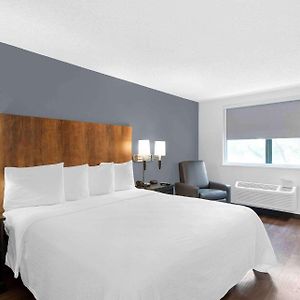 Queen studio 1 Queen Bed Disability Access or Non-Smoking
